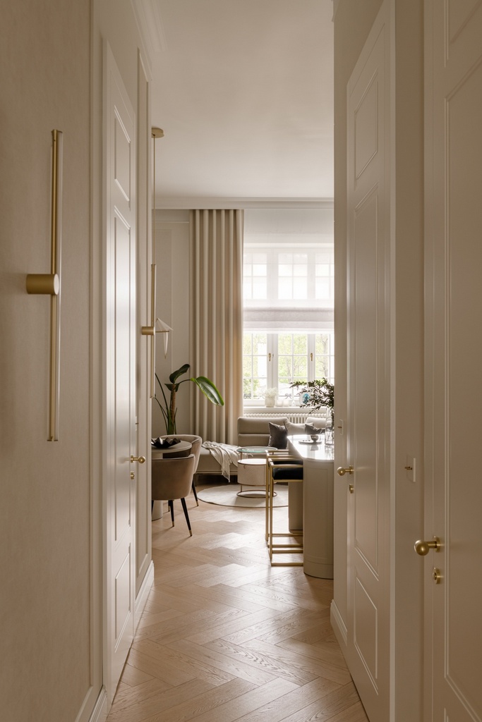 Drzwi wysokie w apartamencie – zdjęcie 1